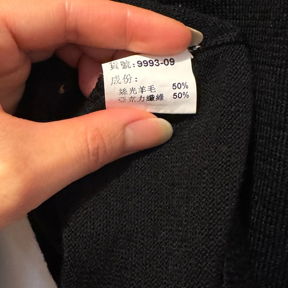 Vintage wool sweater with coloured stripes on side - Picture 3 of 3